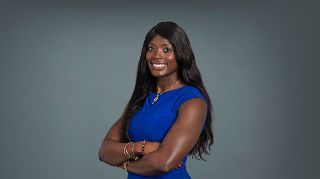 Dr. Lisa Akintilo (in the photo here), a cosmetic dermatological surgery consisting of scholarships in Nyu Langone, reveals the best skin practices for the summer, including two ingredients to look for the selection of sun protection.